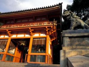 八坂神社までは徒歩で10分です。