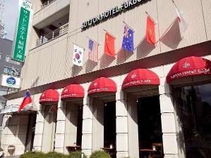 ホテル外観です。FM福岡、FBS福岡放送局の間にあり、渡辺通りから南に延びた、日赤通り沿いにございます。