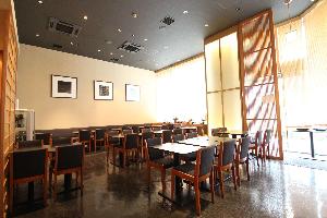 1階　レストラン「桜山」　朝食ＡＭ7：00~10：00　昼食ＡＭ11：30~14：30