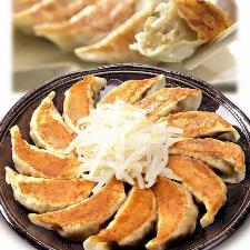 名物「浜松餃子」　浜松餃子の名店　昭和37年創業の「むつぎく」ホテルより徒歩2分。