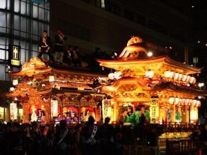 毎年5月3日～5日に行われる「浜松祭り」