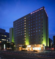 市内中心地に位置し、仕事にレジャーに好立地です。1Fにローソンと食堂（お酒も取り扱いあり）入店しています。夜はまた違った雰囲気です。飲食店街「都町」まで徒歩1分♪
