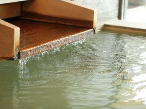 源泉掛け流しの良質なお湯をご堪能下さい。身体の芯まで温まります。