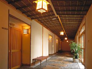 和の趣あふれる廊下。