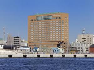 釧路プリンスホテル全景（海から）※ロゴなし