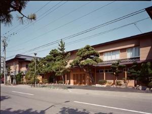 外観　-昼・夏-