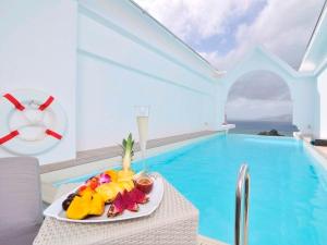 ロイヤルエグゼススイートには、お部屋にプライベートプールを設置しております。プールから続いていくような海の景色を眺め、癒される贅沢をお愉しみ下さい。