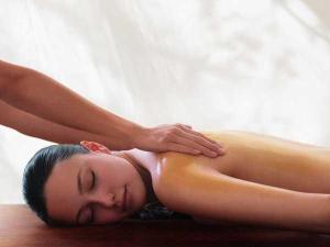 オールハンドによる心地よいマッサージで心身で深いリラクゼーションへと導きます