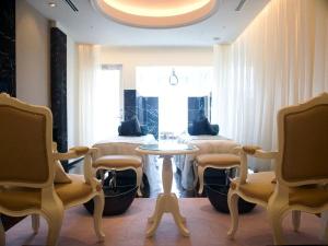 【エステサロン】スパスイートルームには足浴もございます。つま先までゆったりリラックス…。