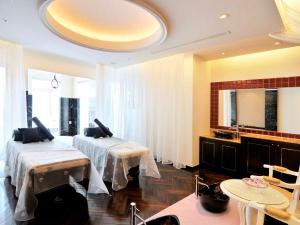 〜スパスイート〜お二人の施術でもゆったり寛げるトリートメントルーム。