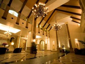 【エントランス】天井が高く、広々とした空間です。