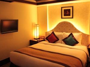 【コーナースイート】ダブルベッドサイズ1800mm×1950mm。ゆったりお寛ぎいただけます。