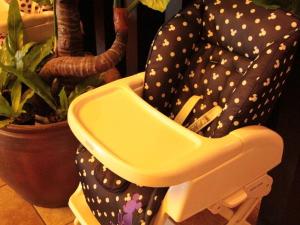 レストラン「天」ではお子様用の椅子をご用意しております。お気軽にご利用くださいませ。