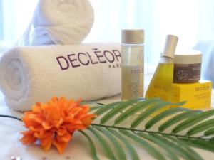 100%ナチュラル、100%ピュアなエッセンシャルオイル。歴史に裏付けられた本物のアロマスキンケアをご堪能下さい。