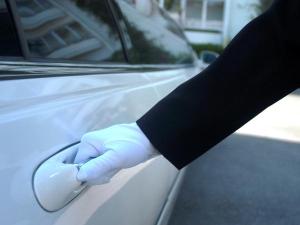 【ロイヤルエグゼスにご宿泊のお客様へ】専用リムジンで空港⇔ホテル間の送迎を行っております。7日前までにご予約くださいませ。