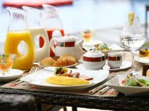 テラスで優雅な朝食を♪直営農家から厳選した食材のみを使用しております。