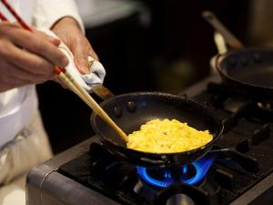 【Garden　Cafe】目の前で作るふわふわの焼きたてオムレツが人気（朝食ブッフェ）