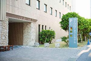駐車場はホテルの裏側にございます