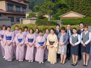 女将とスタッフ一同