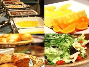 朝食バイキング（料理の一部）　◆AM7:00～AM9:30、２F宿泊者専用ラウンジ