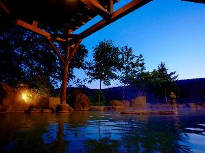 夏の露天風呂【夜】