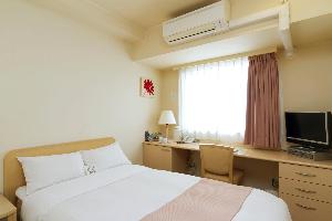 セミダブルルーム　タオルやアメニティは2名様分お部屋にご用意がございます