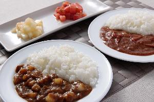 岡山ならではの桃太郎トマトを使った「桃太郎カレー」と「桃太郎ハヤシ」を日替わりでご用意しております。