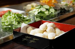 岡山と言えば、「きびだんご」きびの粉と餅米の粉を混ぜて、もちっと柔らかな口ざわりに仕上げた岡山名産の銘菓です。（※数量限定、なくなり次第終了）