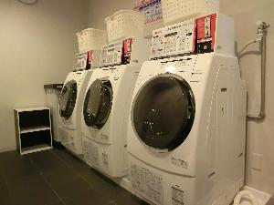 コインランドリー（ホテル10階に3台設置）
