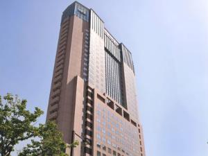 ホテル外観。地上130m、30階建は市内随一の高さ。お部屋からの眺望抜群です。