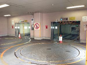 ホテル館内　立体駐車場（高さ・幅の制限ございます）