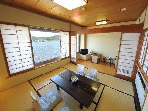 対水閣客室：和洋室〔和室側〕