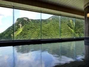 最上階大雪の湯の夏景色