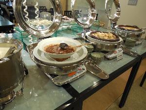 朝食メインディッシュコーナー一例