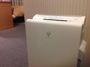 加湿機能付き空気清浄機（全室完備）