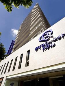 スタイリッシュな建物です。