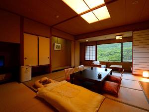 客室「花かんむり」14帖　※赤ちゃんプランでは、お部屋に予め赤ちゃん用布団をご用意いたします。