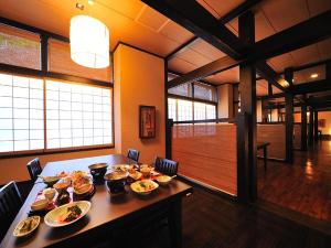 「かまどダイニング」イメージ　※イステーブル席でご夕食をお楽しみください。