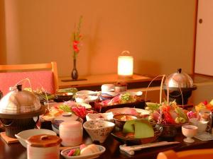 和膳・部屋食イメージ　※愛隣館のお料理は、手作り中心の和食膳となります。