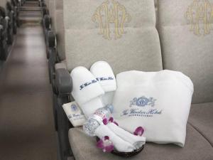 【送迎サービス】JR洞爺駅より無料シャトルバスサービスや新千歳空港より有料エアポートリムジンサービス（予約制）がございます。