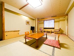 スタンダード【西館和室】<BR><BR>■和室8畳又は10畳 <BR>■ユニットバス <BR>■温水洗浄便座 <BR>■冷蔵庫・無料金庫<BR>■Wi-Fi完備<BR>■加湿空気清浄機 <BR>■禁煙室
