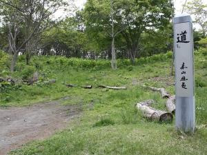 東山魁夷の代表作『道』の票柱