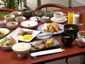 和洋食材満載の朝食バイキング（6:30～10:00）