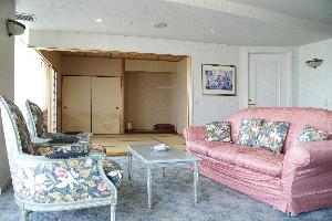 和洋室　ベッド２・和室８畳　90平米の広いお部屋です、グループ・ご家族に最適です