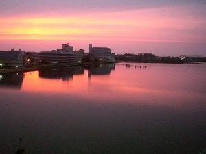 紫水館：お部屋から眺める日本海に沈む夕焼けは格別なひと時で癒されます