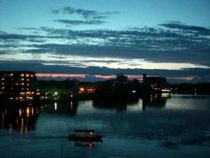 紫水館：お部屋から眺める日本海に沈む夕焼けは格別なひと時で癒されます