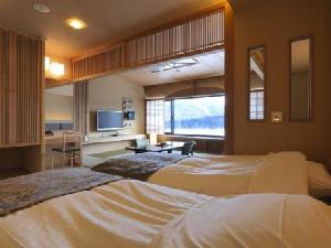 【別館】和洋室　一例／広いリビングには、マッサージチェアがあり、ゆったりとお寛ぎいただけます。