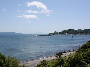 オーシャンビューの洋室からの眺め。バナナ小道を下るとすぐそこは砂浜♪ちょっとお散歩しませんか☆