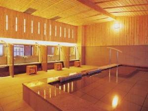 【7階大浴場・石室の湯】金の弓／ 足を伸ばして湯に寛ぐ大浴場。