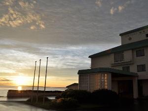 外観／日本一美しいとも称されるサロマ湖の夕日。当館から眺める黄昏の風景はまさに絶景です。